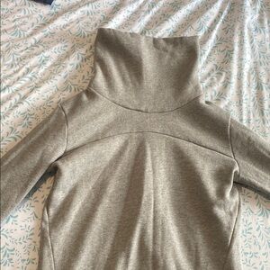 Alo Yoga Mockneck Pullover Top